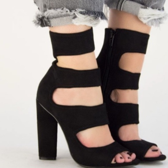 Steve Madden Shoes - NWOT Steve Madden ‘tawnie’ Block  heel Sandals